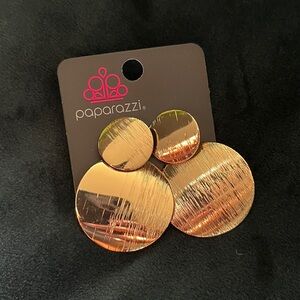 Post earring. Textured gold/curved design.